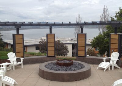 A fire pit in the middle of a patio.